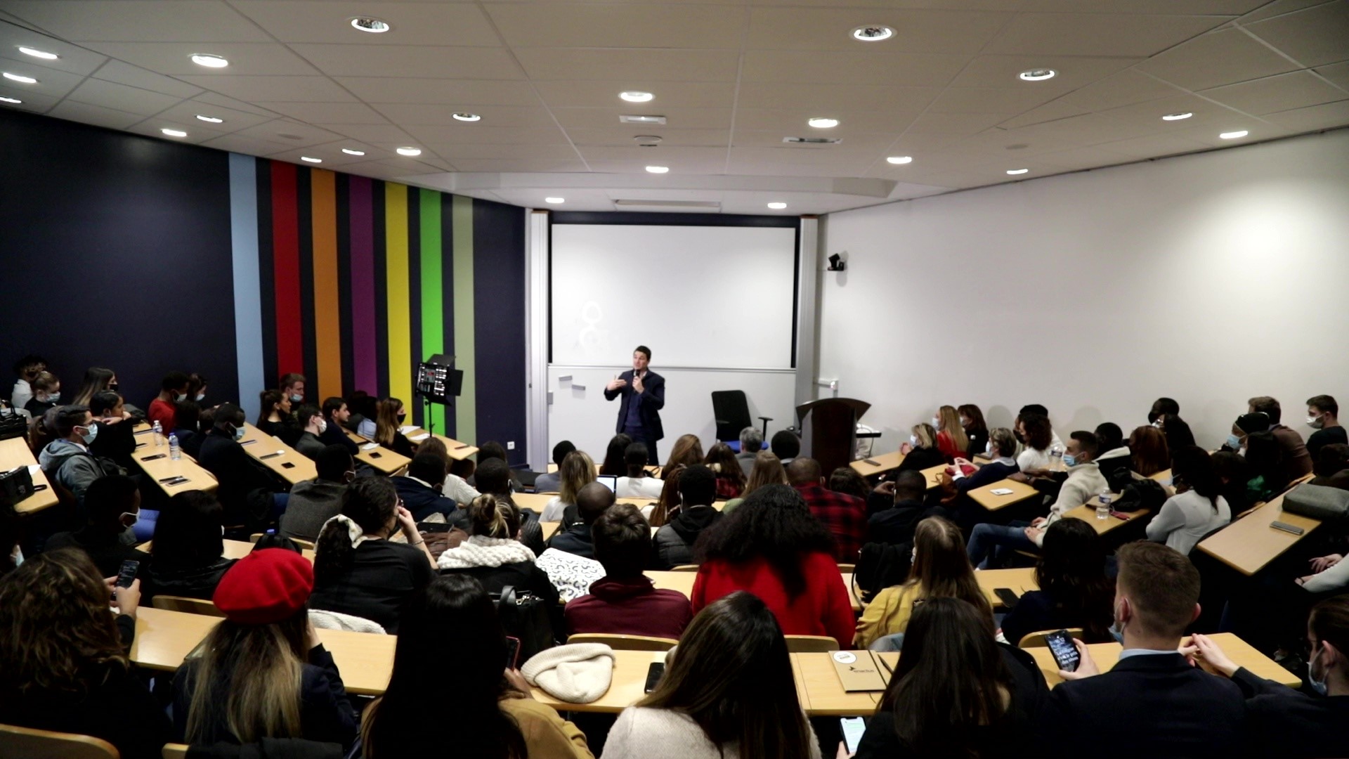 Conférence lors de la signature du partenariat Derichebourg